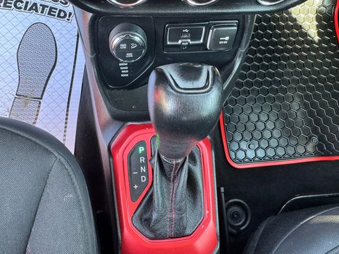 Used 2015 Jeep Renegade Trailhawk image 23