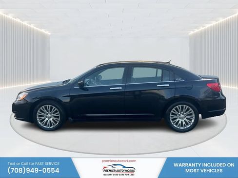 Used 2011 Chrysler 200 Limited FWD image 9