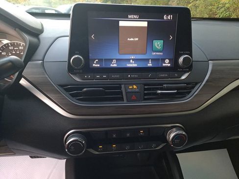 Used 2024 Nissan Altima 2.5 SV image 18