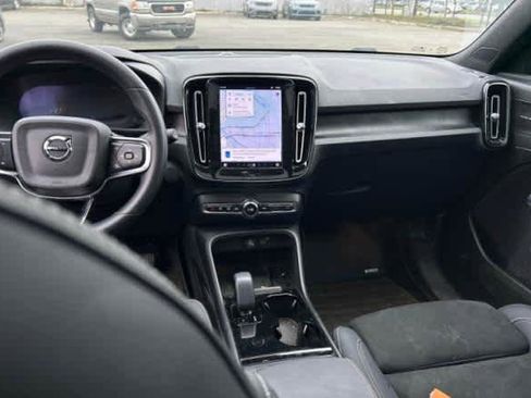 Used 2023 Volvo XC40 Recharge Ultimate image 6