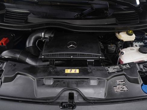 Used 2021 Mercedes-Benz Metris Passenger image 31