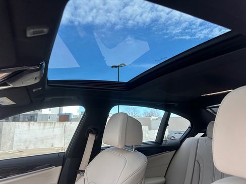 Used 2020 BMW M550i xDrive w/ Dynamic Handling Package image 10