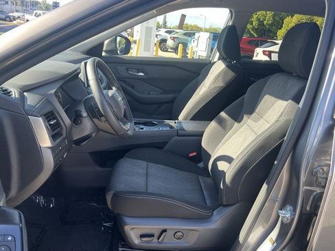 Used 2025 Nissan Rogue SV image 18