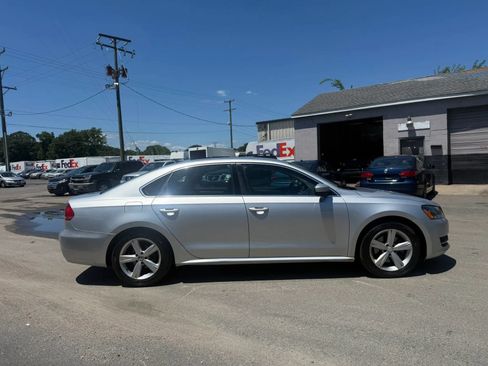 Used 2013 Volkswagen Passat 2.5 SE FWD image 6