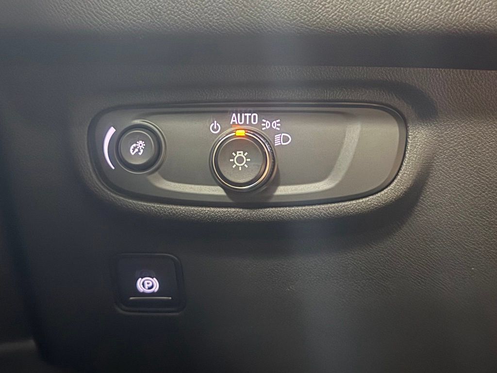 Used 2024 GMC Terrain SLE FWD image 14