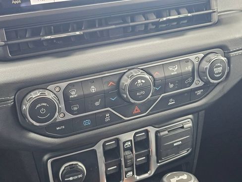 Used 2024 Jeep Wrangler Unlimited Sahara AWD/4WD image 24