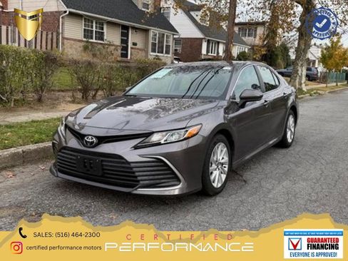 Used 2025 Toyota Camry LE image 1