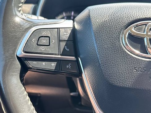 Used 2020 Toyota Highlander XLE AWD/4WD image 21