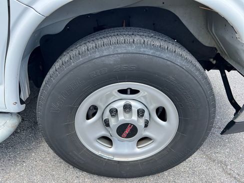 Used 2025 GMC Savana 2500 w/ Driver Convenience Package RWD image 26