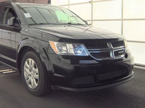 Used 2019 Dodge Journey SE image 4