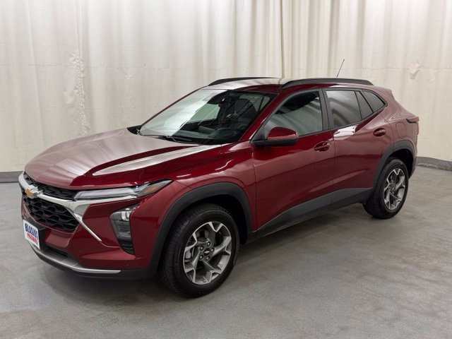 Used 2025 Chevrolet Trax LT FWD image 3