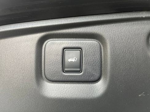 Used 2015 Nissan Pathfinder Platinum FWD image 14