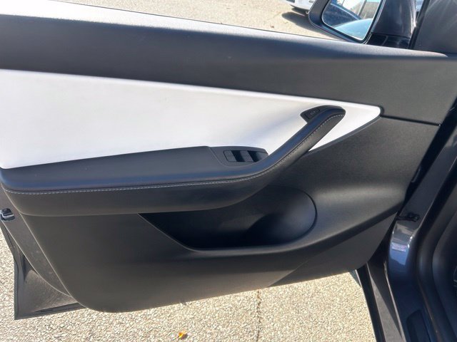 Used 2022 Tesla Model Y Long Range AWD/4WD image 9