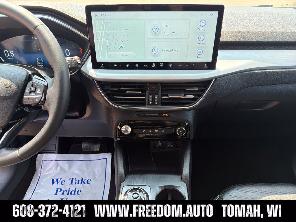 Used 2025 Ford Escape Platinum AWD/4WD image 17