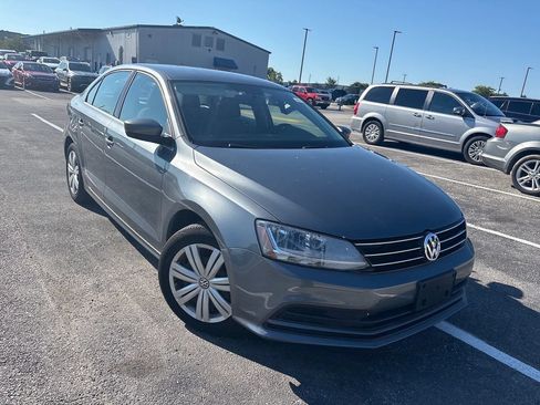 Used 2017 Volkswagen Jetta S FWD image 3