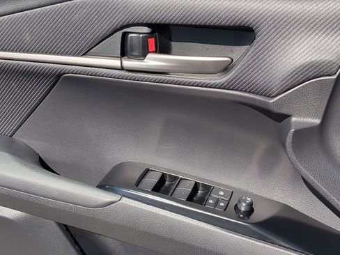 Used 2025 Toyota Camry SE image 13