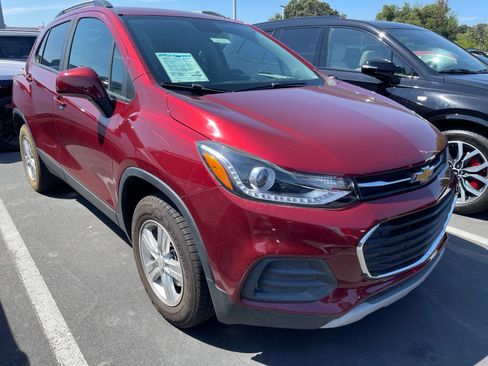 Used 2022 Chevrolet Trax LT w/ Driver Confidence Package AWD/4WD image 1