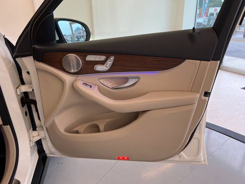 Used 2021 Mercedes-Benz GLC 300 4MATIC image 51