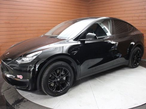 Used 2023 Tesla Model Y Long Range image 7