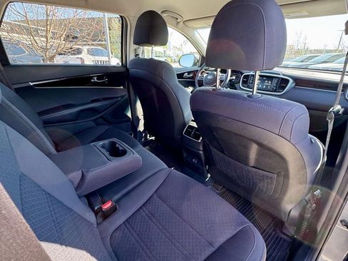 Used 2020 Kia Sorento L image 16