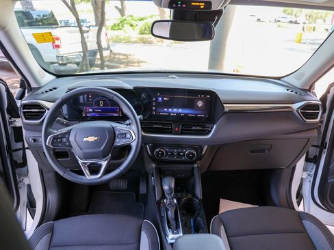 Used 2025 Chevrolet TrailBlazer LT w/ Convenience Package FWD image 42