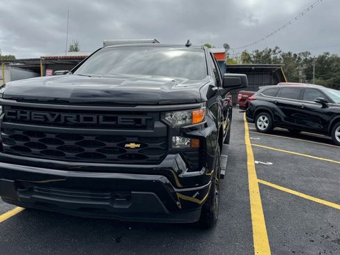 Used 2023 Chevrolet Silverado 1500 Custom image 1