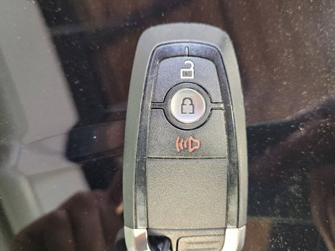 Used 2024 Ford Edge SEL image 32