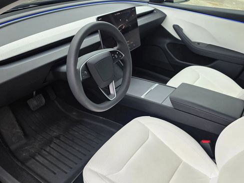 Used 2025 Tesla Model 3 Long Range RWD image 9