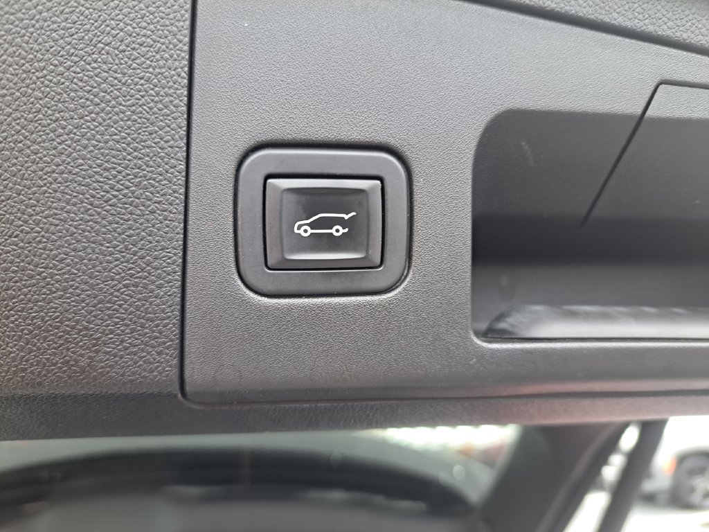 Used 2019 Cadillac XT4 Premium Luxury w/ Cold Weather Package FWD image 30
