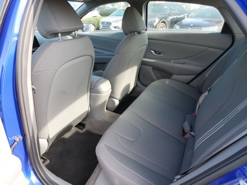 Used 2023 Hyundai Elantra SEL w/ Convenience Package image 15