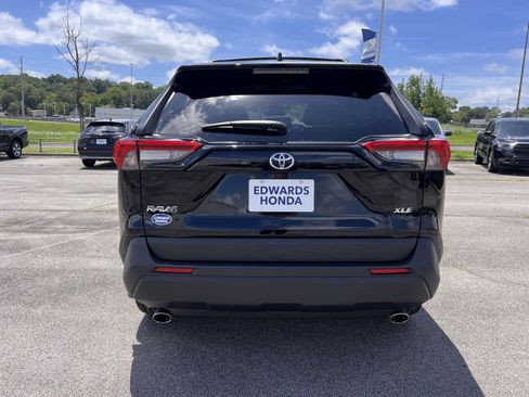 Used 2025 Toyota RAV4 XLE Premium w/ Weather Package FWD image 33