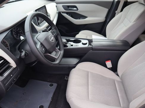 Certified 2025 Nissan Rogue SV AWD/4WD image 17