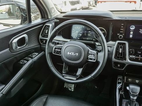 Used 2023 Kia Sorento SX AWD/4WD image 16