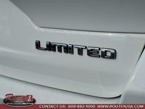 Used 2023 Jeep Grand Cherokee Limited AWD/4WD image 29