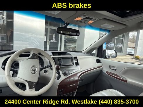 Used 2014 Toyota Sienna XLE w/ Entertainment Package image 13