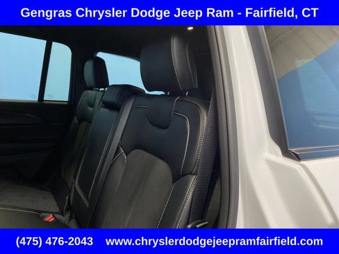 Certified 2025 Jeep Grand Cherokee Altitude AWD/4WD image 24
