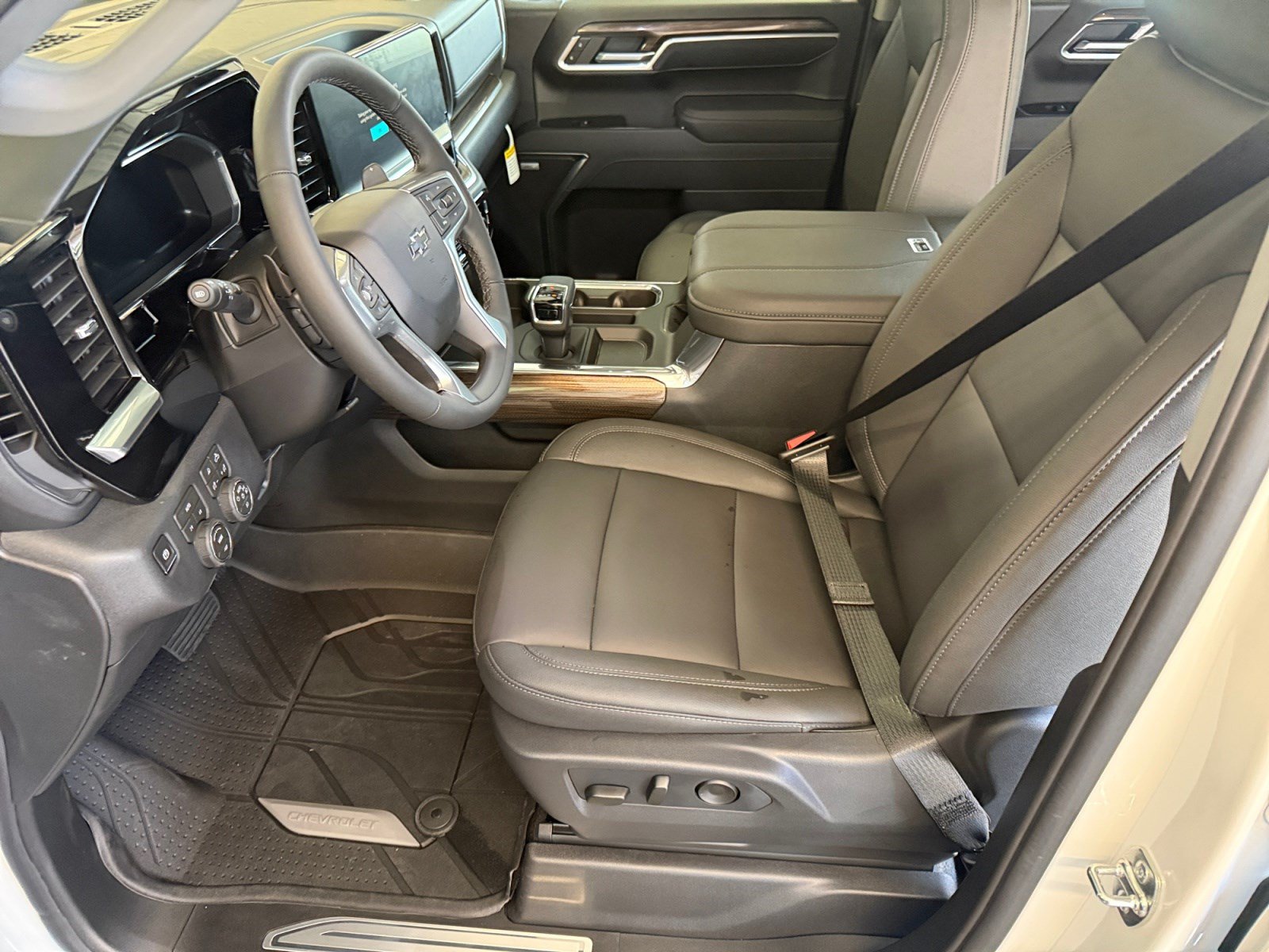 New 2026 Chevrolet Silverado 1500 RST w/ Redline Edition AWD/4WD image 11