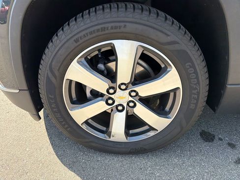 Used 2018 Chevrolet Traverse LT FWD image 25