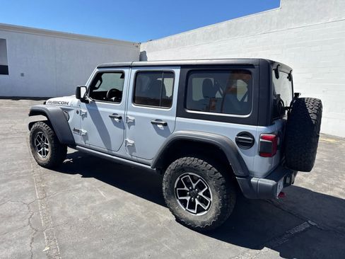 Used 2024 Jeep Wrangler Unlimited Rubicon AWD/4WD image 17