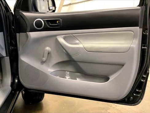 Used 2010 Toyota Tacoma 4x4 Regular Cab image 18