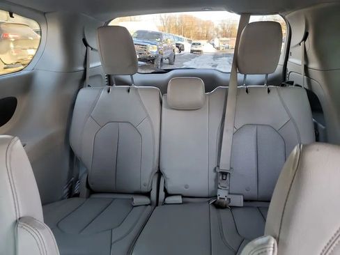 Used 2017 Chrysler Pacifica Touring-L Plus FWD image 25