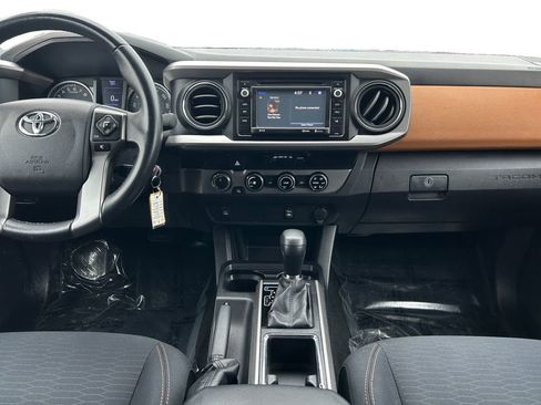 Used 2017 Toyota Tacoma SR5 w/ Tow Package AWD/4WD image 16