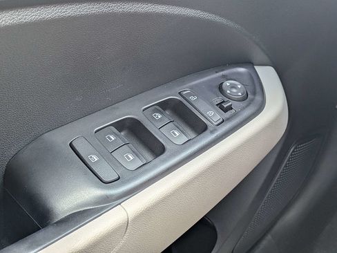 Used 2025 Hyundai Venue SEL FWD image 24