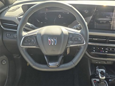 Used 2025 Buick Envista Avenir image 23