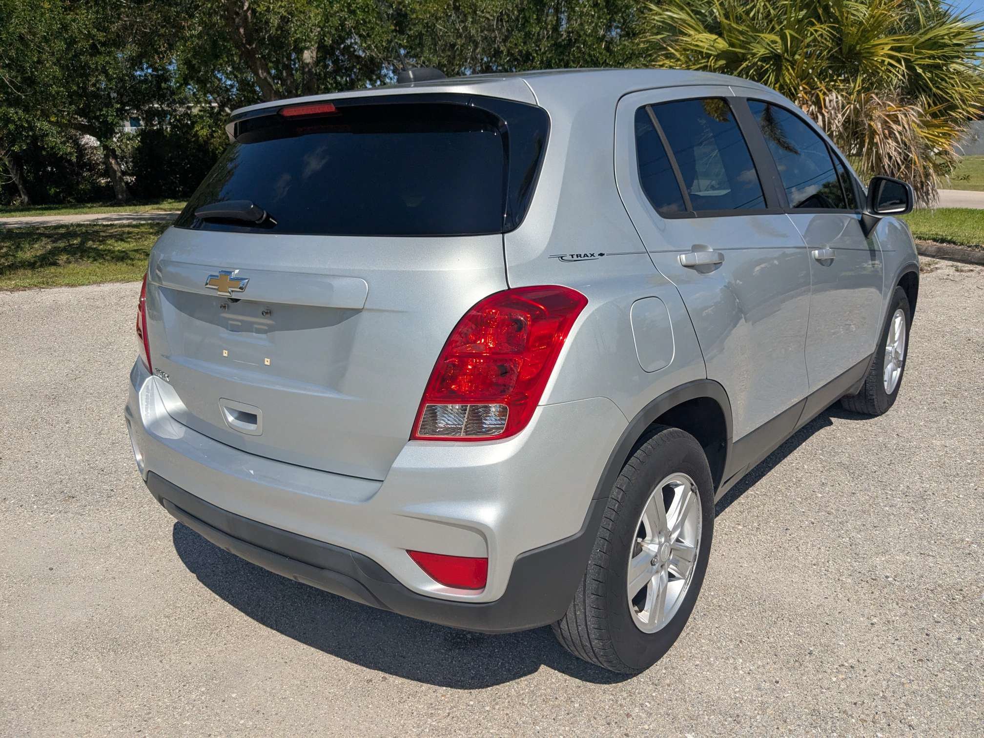 Used 2020 Chevrolet Trax LS w/ Tint and Cruise Package FWD image 5