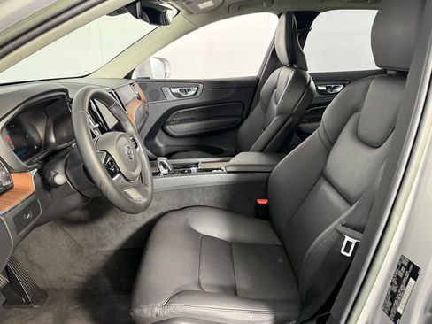 Used 2023 Volvo XC60 B5 Plus w/ Climate Package image 22