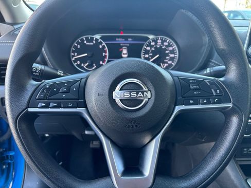 Used 2025 Nissan Sentra SV FWD image 25