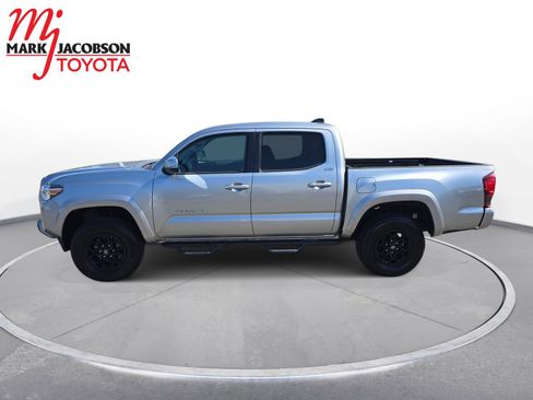 Used 2022 Toyota Tacoma SR5 w/ Technology Package AWD/4WD image 8