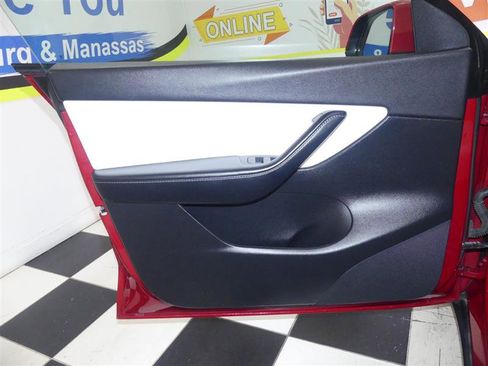 Used 2021 Tesla Model Y Long Range image 22