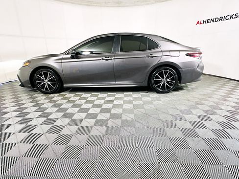 Used 2022 Toyota Camry SE image 6